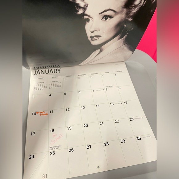 Marilyn Monroe 2010 Calendar, Collectible - Picture 3 of 5
